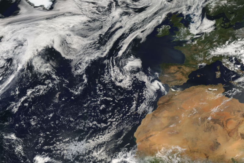 Imagem satélite onde se vê a Europa, o norte de África e parte do continente americano
